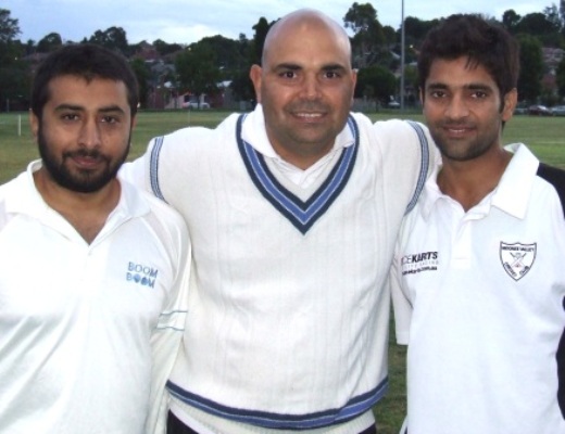 Amit Chaudhary (centre) welcomes our international players from Pakistan, Ihtisham Uddin (left) and Nasir Ahmed. Amit worked tirelessly to get them to Moonee Valley. Amit Chaudhary (centre) welcomes our international players from Pakistan, Ihtisham Uddin (left) and Nasir Ahmed. Amit worked tirelessly to get them to Moonee Valley.
